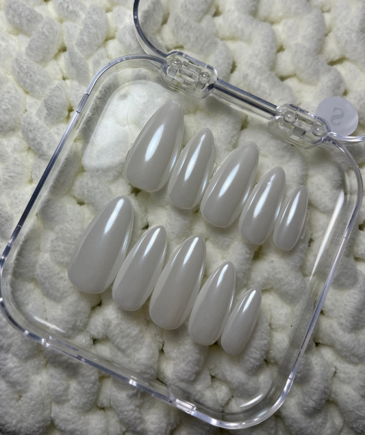 Milky White Press-On Nails - Minimalist Clean Girl - Clean Girl Aesthetic - Wedding & Everyday Nails - Clean Girl Aesthetic - PN251132