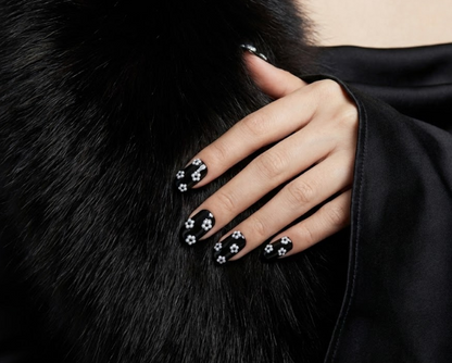 Black Pearl Flower Press On Nails - 3D White Daisy Charm - Old Money Aesthetic - Black and White Floral Gel - Custom Size Set - PN251181