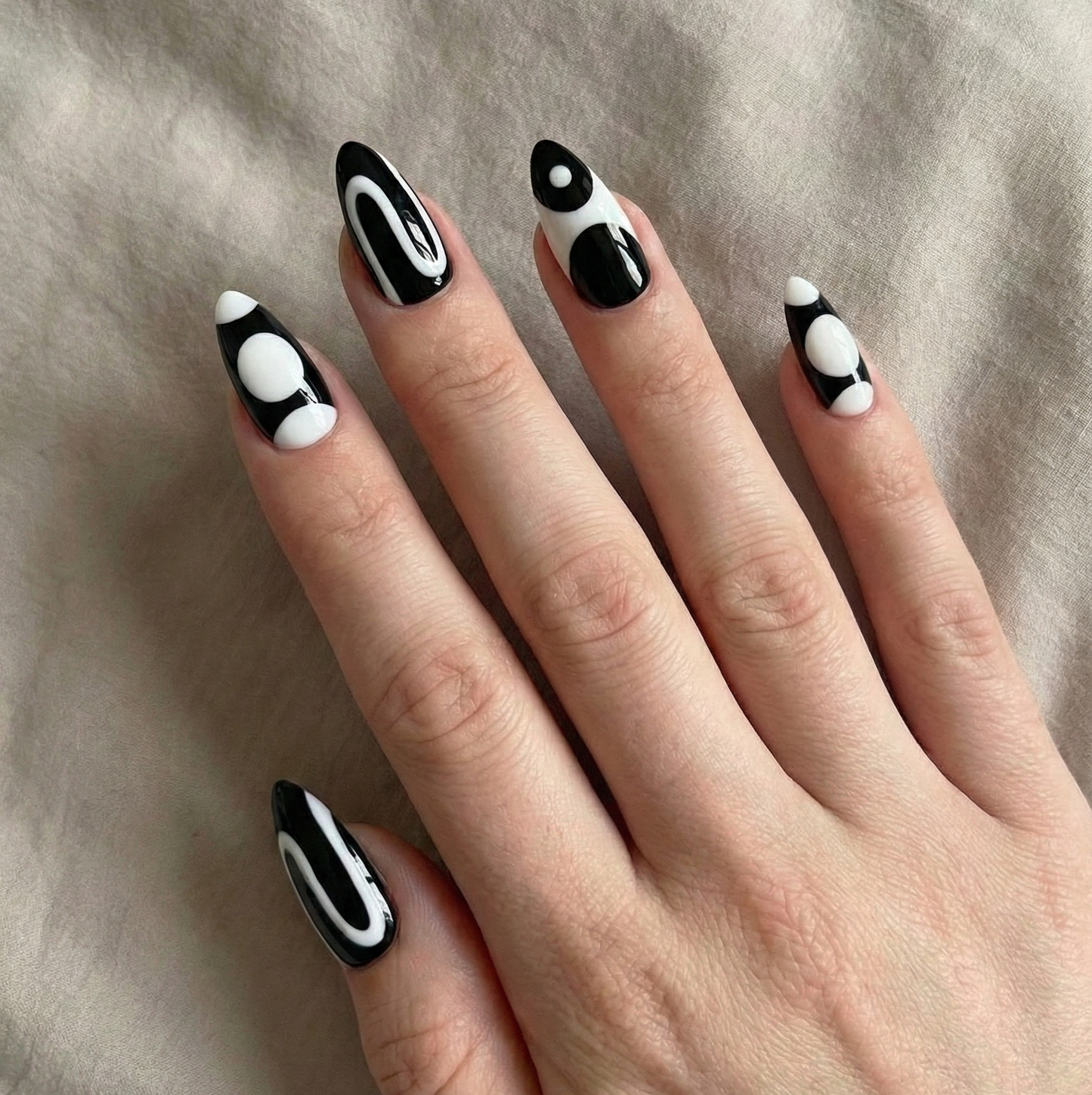 Black & White Abstract Press On Nails - Retro 60s Mod Swirls - Geometric Circle Op Art - Funky Graphic Gel Manicure - Custom Size Set - PN251184