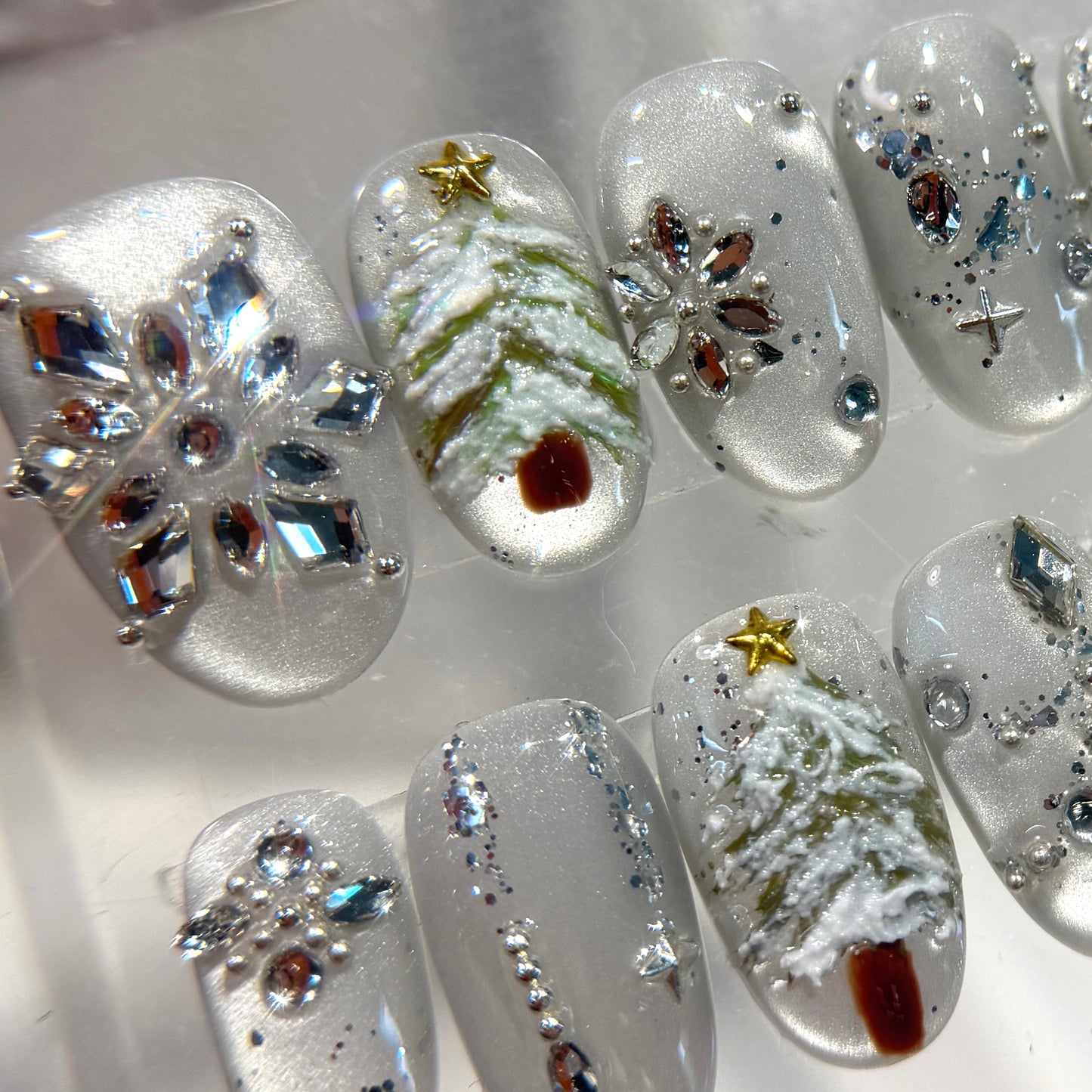 Pinneacle Studio Luxury Handmade Press-on Nail, Christmas Holiday Nails Short Oval Silver Cat-eye With Charms - Crytals Style Press On - Custom Size Set - CFT10001