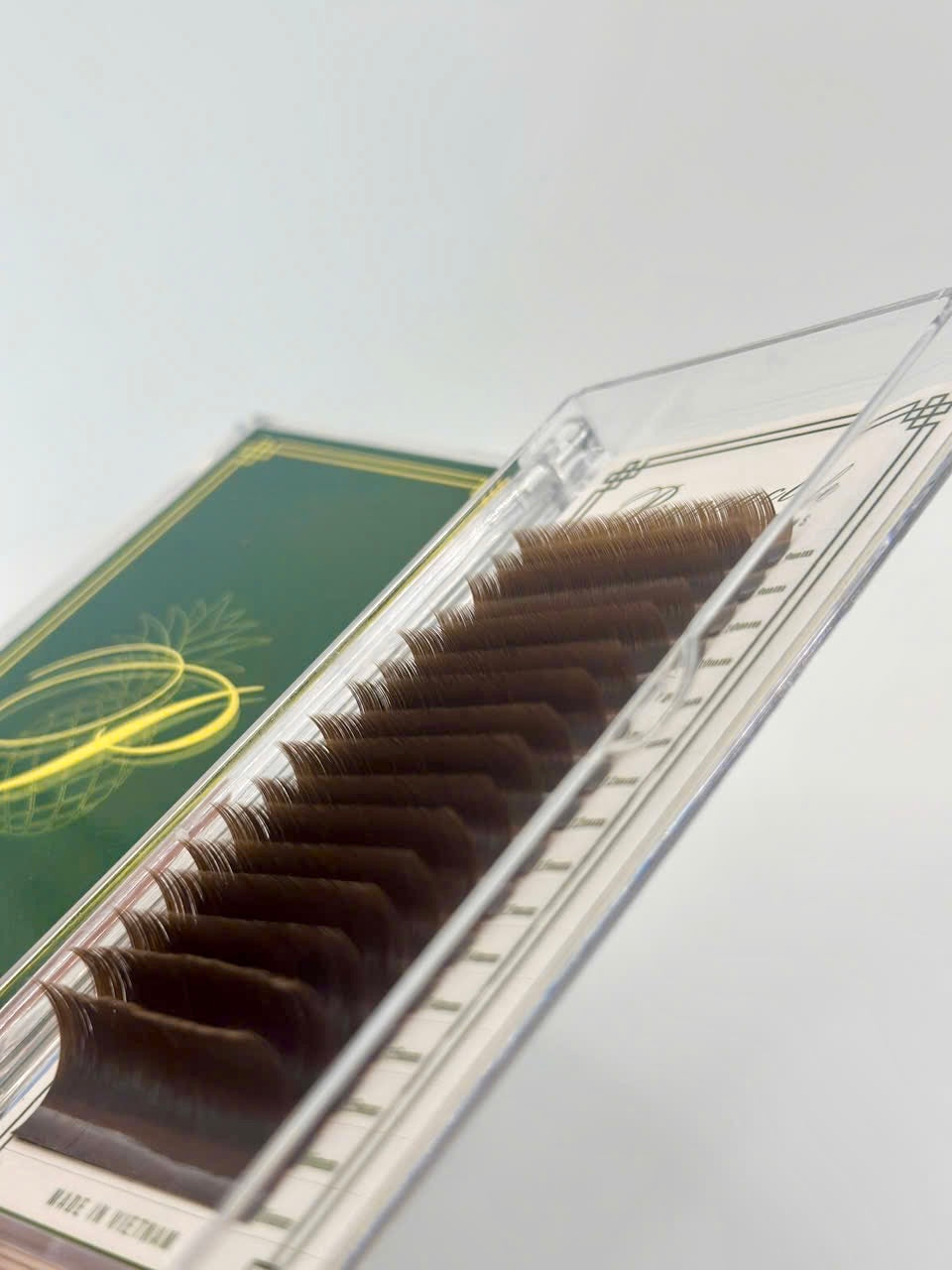 Coco Brown Classic Tray 0.07 C, CC, D, B, M, L, L+, LC, LD - Pinneacle Lash - Lash Supply For Professional Eyelash Extension