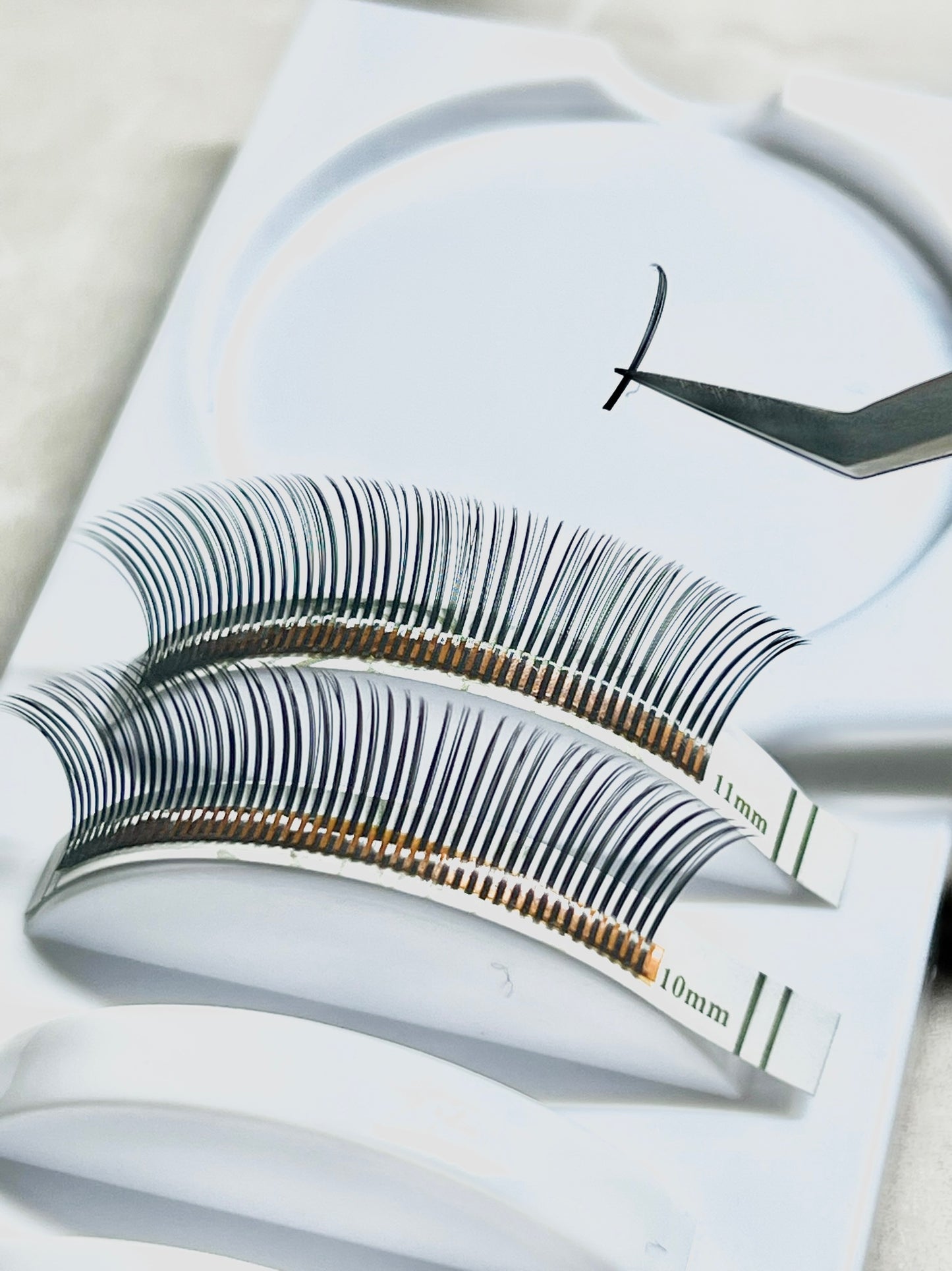 Premade Ultra-Narrow 5D Spike Fans - 800 Fans Per Box - Premium Handmade Volume Fans For Professional Eyelash Extensions