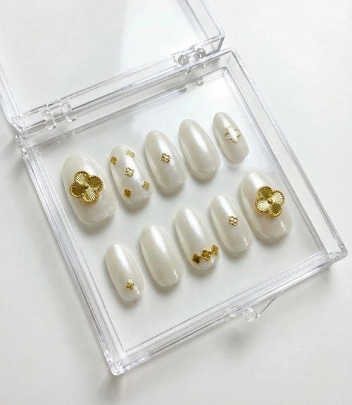 Pearl White Press On Nails with Gold Flower Charm - Handmade Nails - Bridal Wedding Nails - Minimalist Luxury Fake Nails - Custom Size Set - PN251126