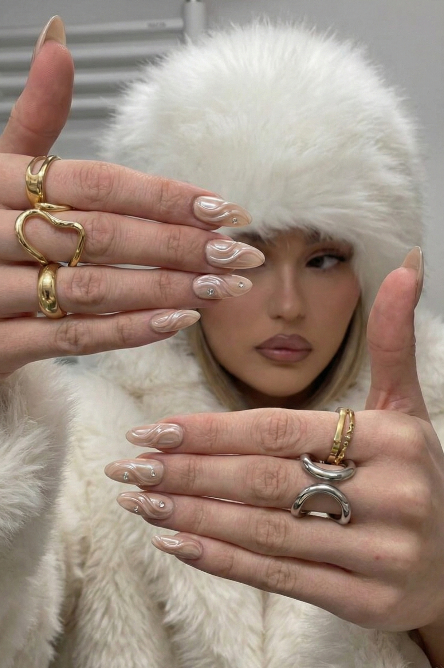 Champagne Pearl 3D Swirl Press On Nails - Textured Wave Art - Old Money Jewelry - Bridal Wedding - Custom Size Set - PN251195