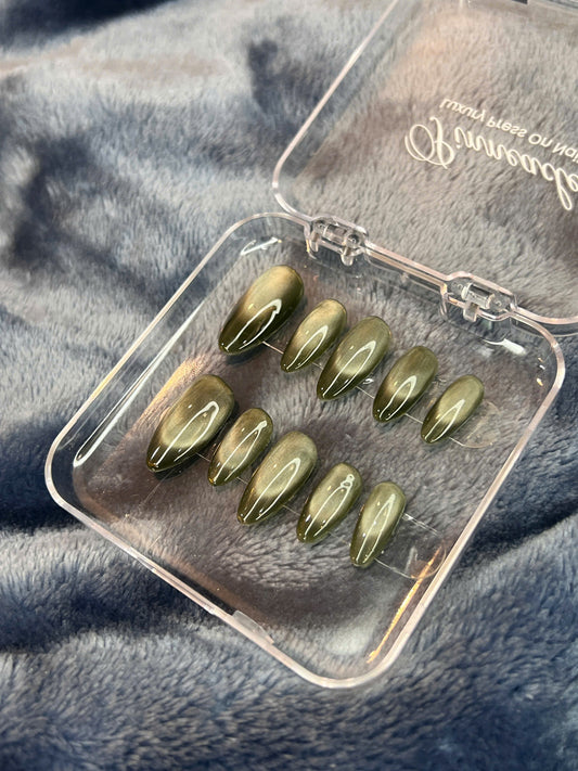 Olive Green Cat Eye Press On Nails - Moss Velvet Magnetic - Minimalist Winter Fall Gel - Goblincore Forest Fall Gel - Minimalist Army - Custom Size Set - PN251209